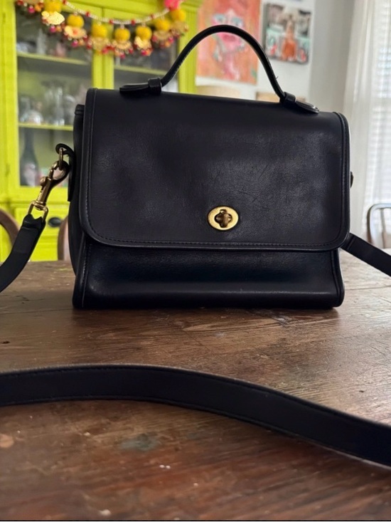 Coach Handbags - Vintage 1995 Coach Court Bag 9870 USA Black Navy Leather Crossbody